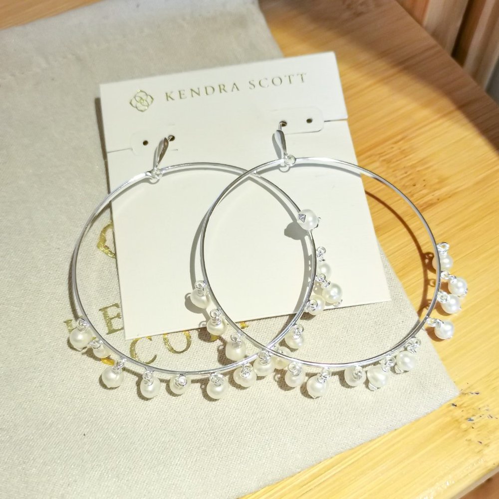 Pearl Hilty Hoop Earrings in Bright Silver